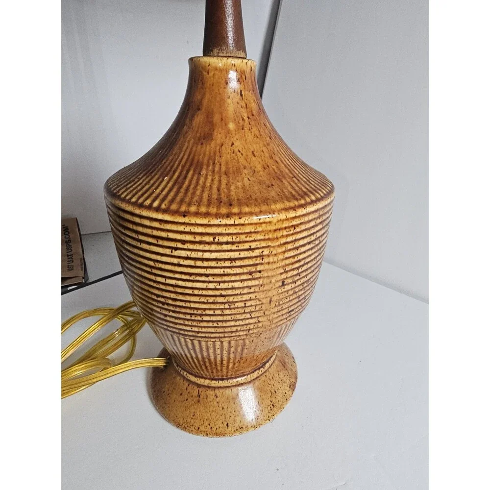 Mid-Century Modern Quartite Creative Corp Table Lamp with  Shade